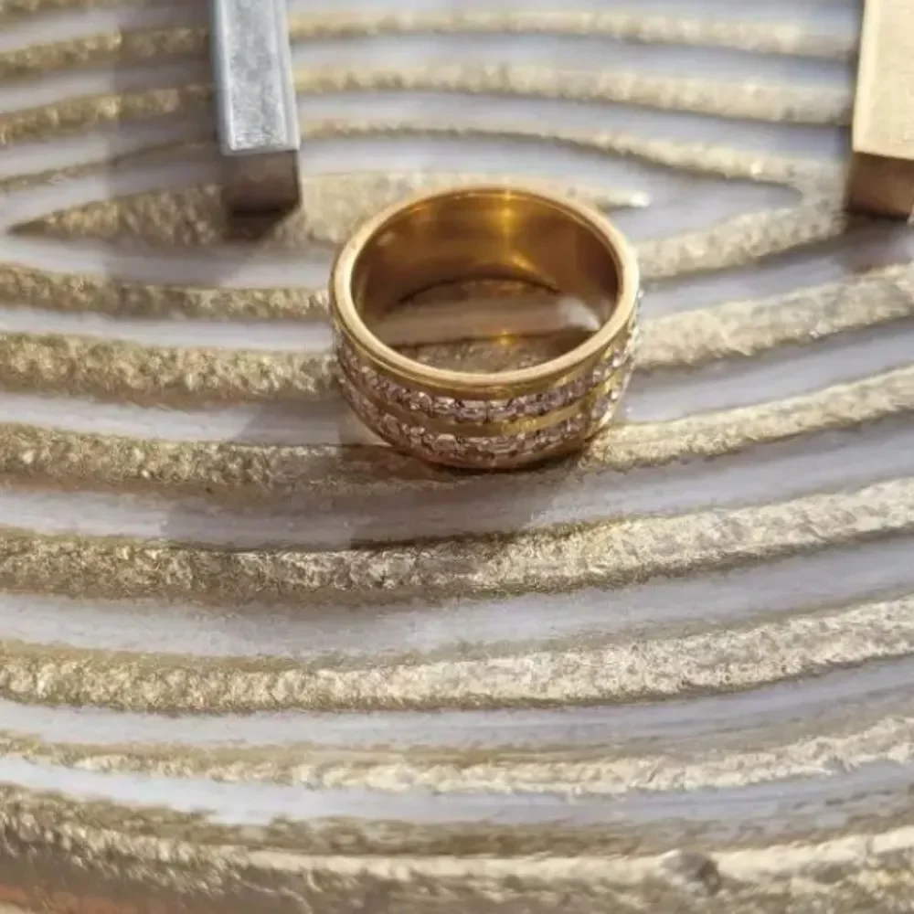 Diamond engagement ring